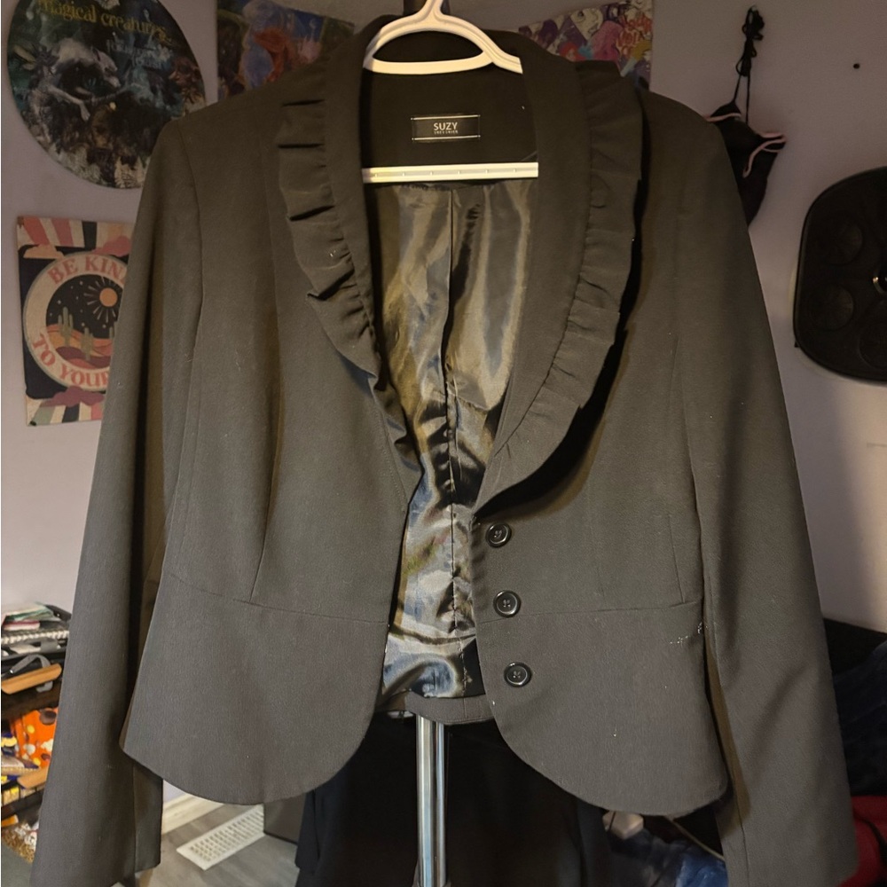 Saxx Women's Black Ruffled Blazer